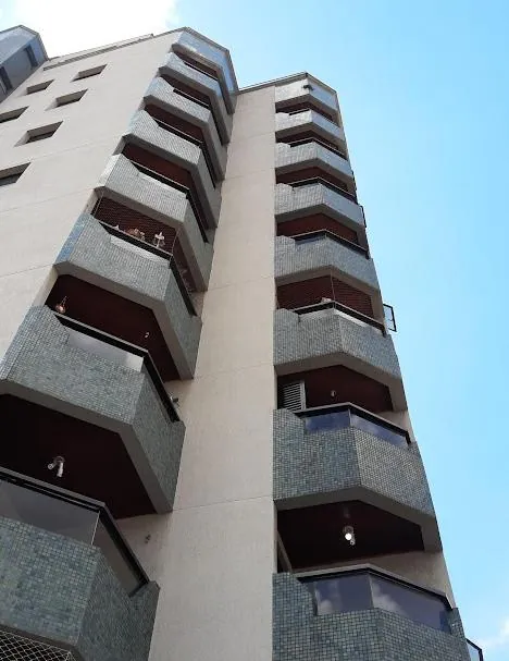 Recuperação de fachada com pastilhas